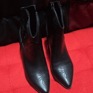 Indigo Rein Black Pointed Toe Ankle Booties